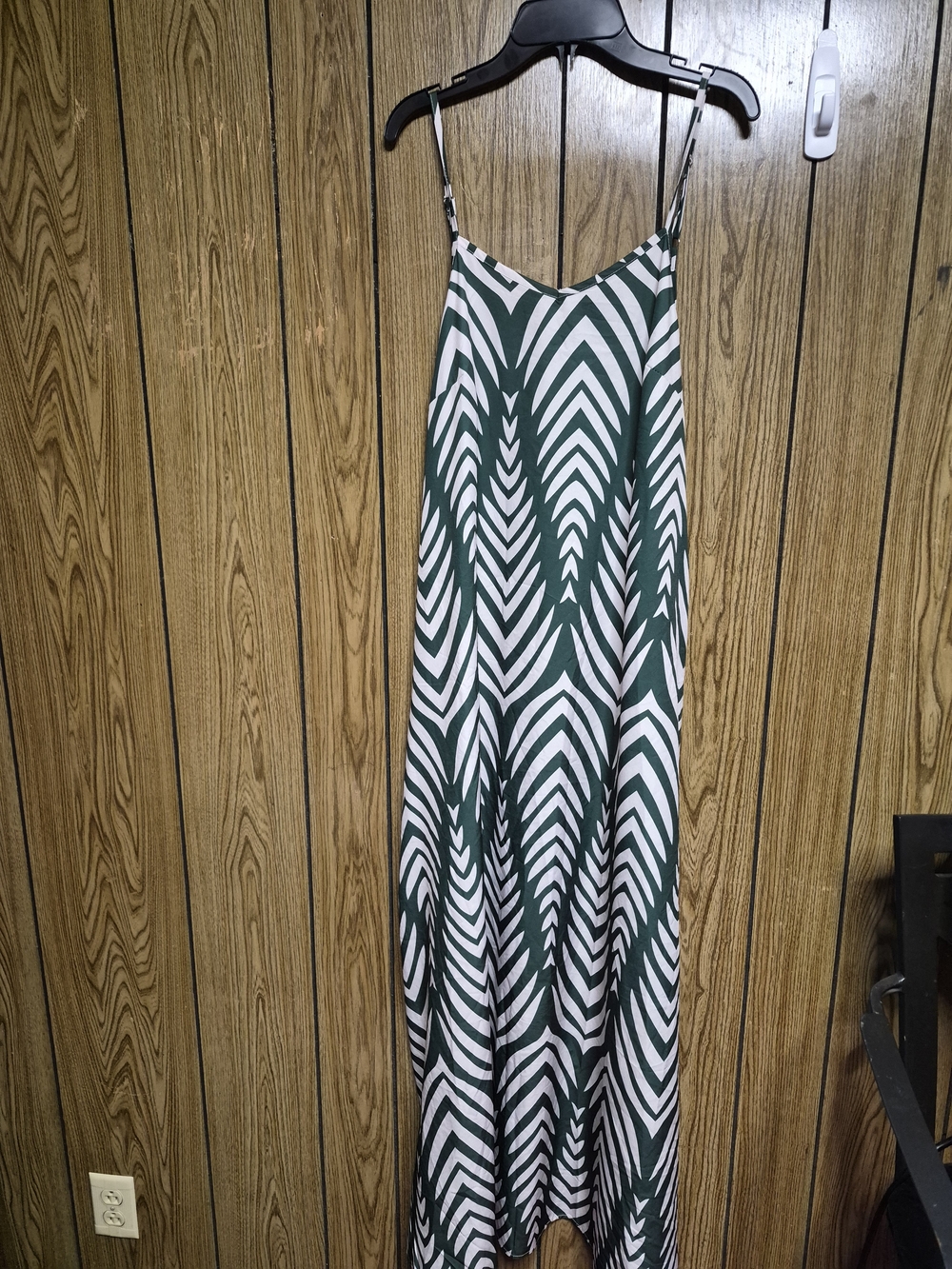 Dark Green & White Geometric Chevron Cami Maxi Dress